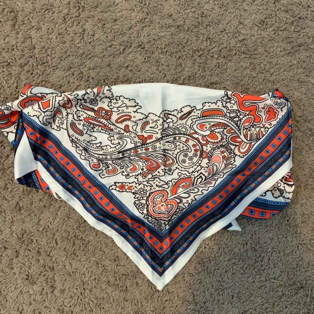 Scarf top
